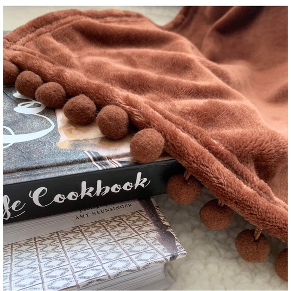Warm Brown Pompom Fringe Chic Cozy Soft Throw Blanket/Cover - Picture 5 of 16